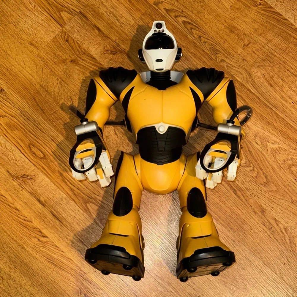 WowWee Robosapien V2 Humanoid Rare Yellow Robot w/Remote TESTED & FUNCTIONAL
